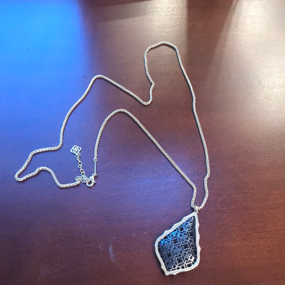 Kendra Scott necklace